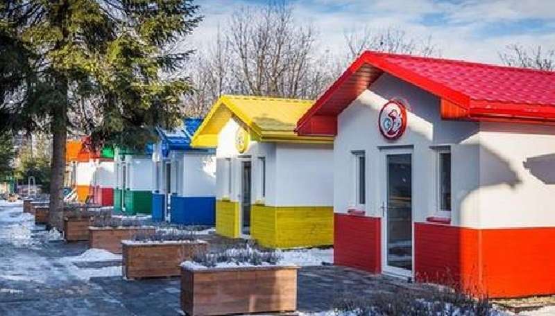 In Polonia, un veterinario ha costruito un elegante villaggio per cani