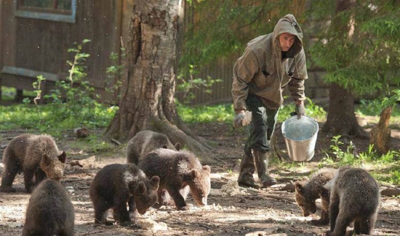 La famiglia ha salvato oltre 200 cuccioli in 20 anni